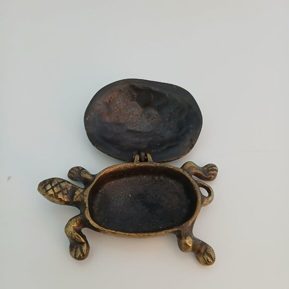 Brass Turtle trinket box with hinged turtle shell lid - Picture 5 of 7